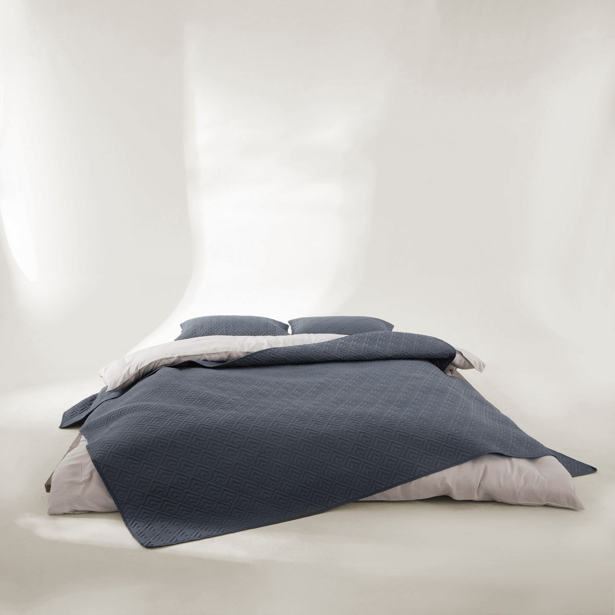 ShedShield Quilt Set - Pet Hair Repellent for Dogs/Cats Family