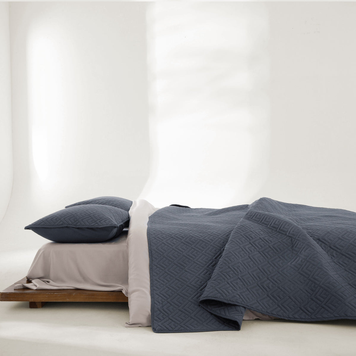 ShedShield Quilt Set - Pet Hair Repellent for Dogs/Cats Family