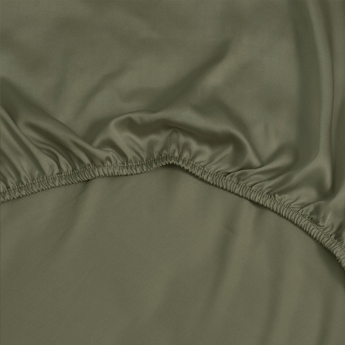 ShedShield Bamboo Fitted Sheet - Pet Hair Repellent for Dogs/Cats Family