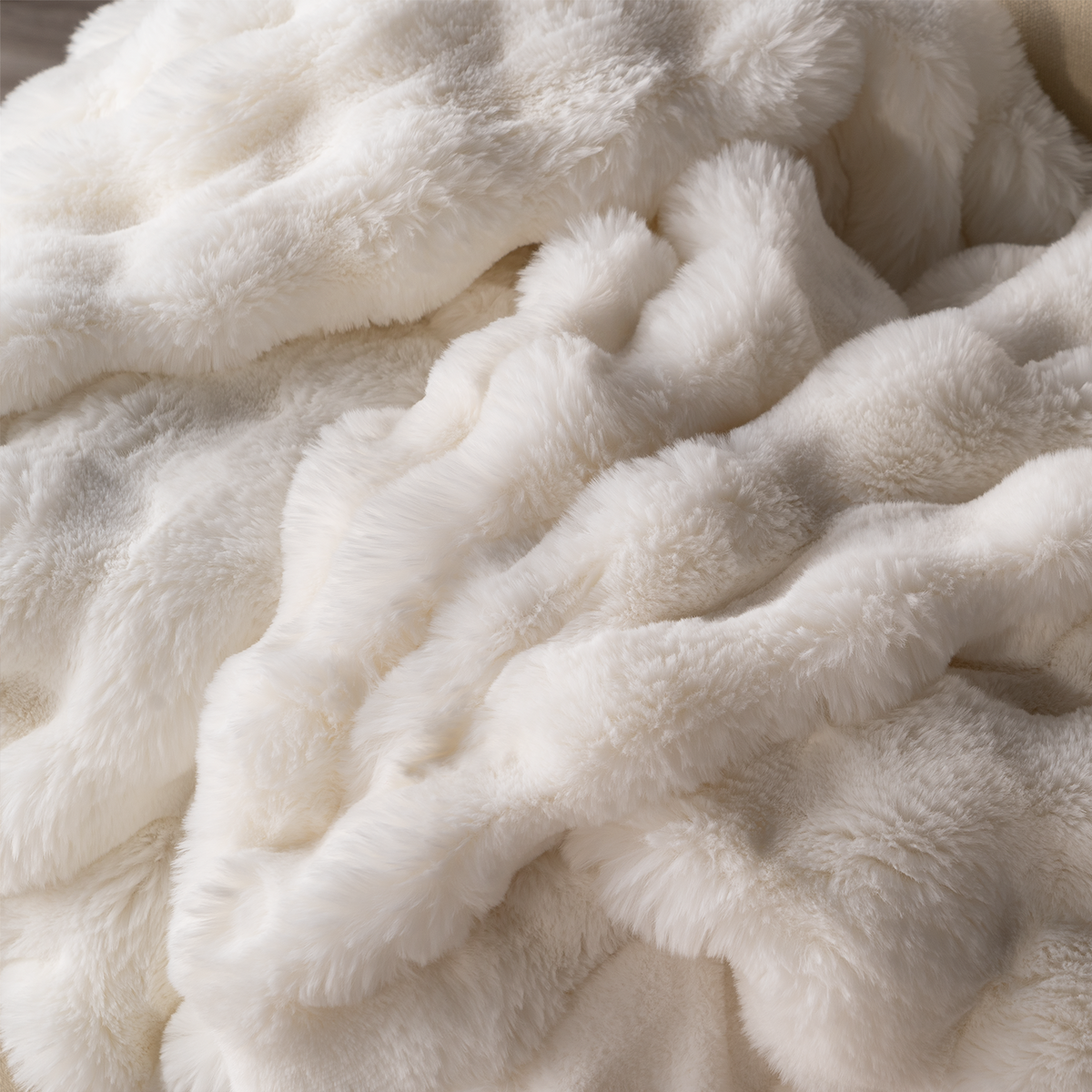 CloudFur Throw Blanket - Plush Faux Fur Sofa & Bed Throw