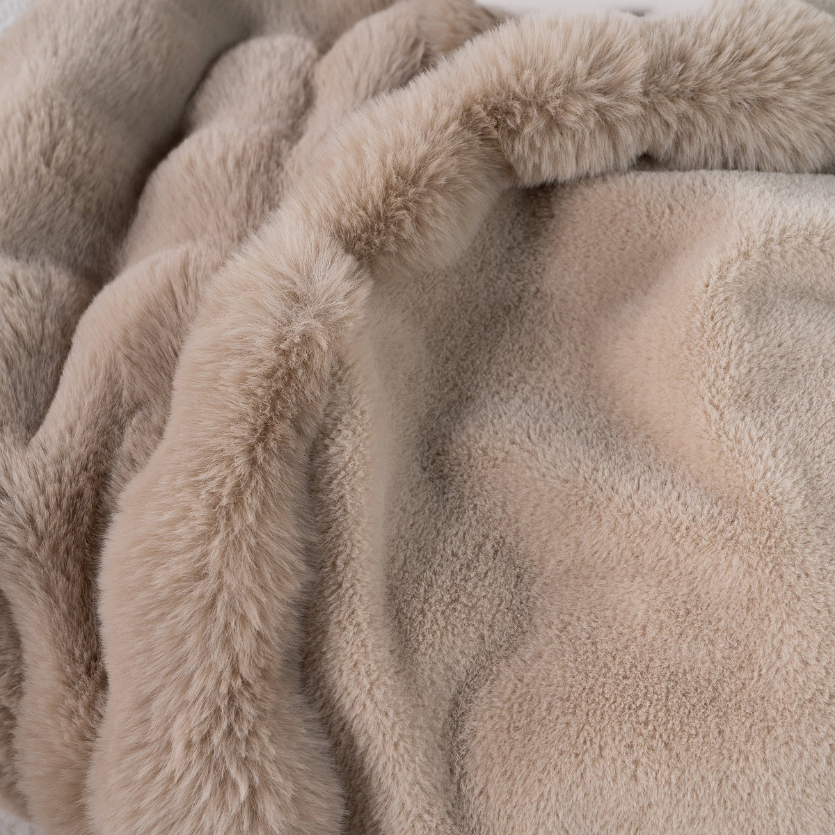 CloudFur Throw Blanket - Plush Faux Fur Sofa & Bed Throw
