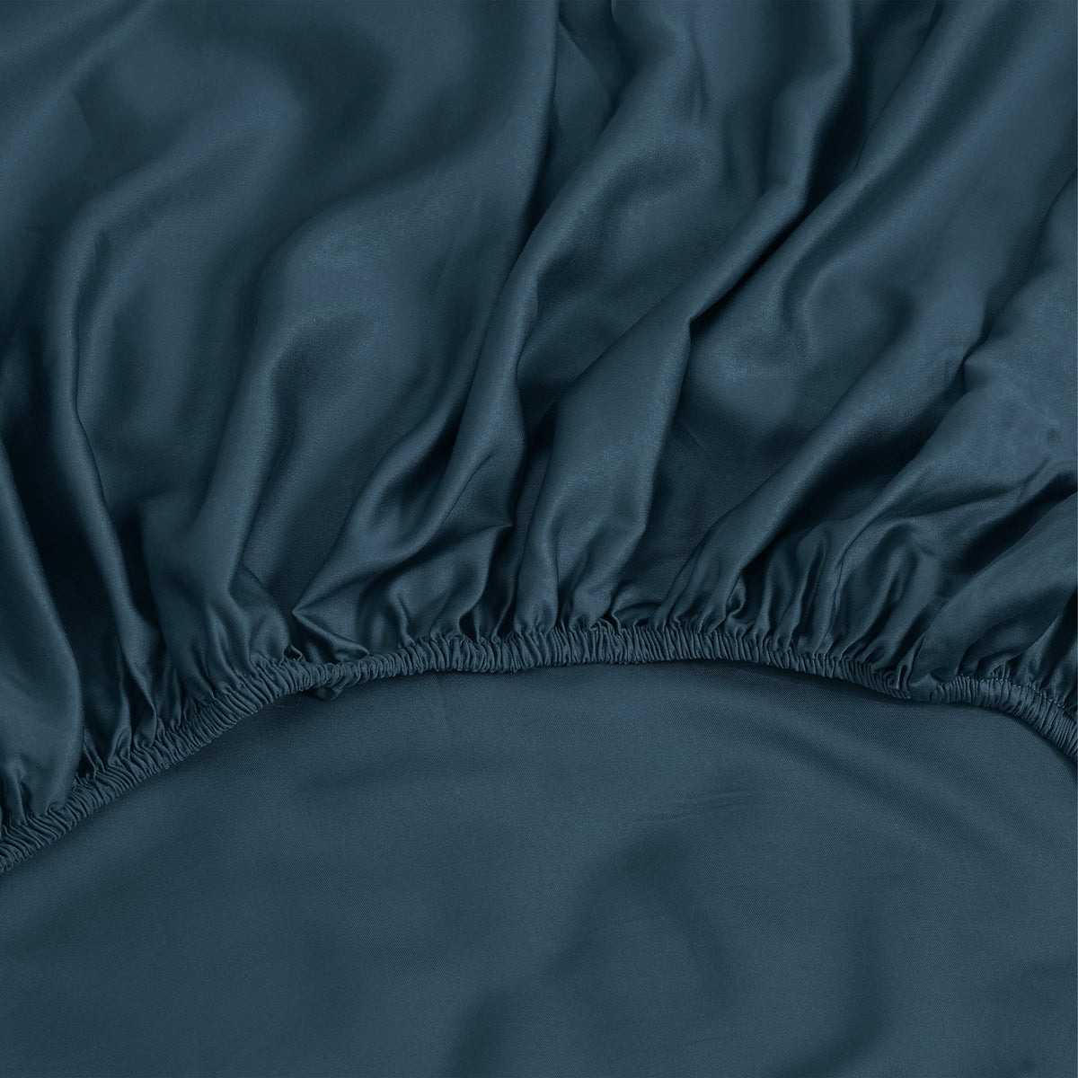 ShedShield Bamboo Fitted Sheet - Pet Hair Repellent for Dogs/Cats Family