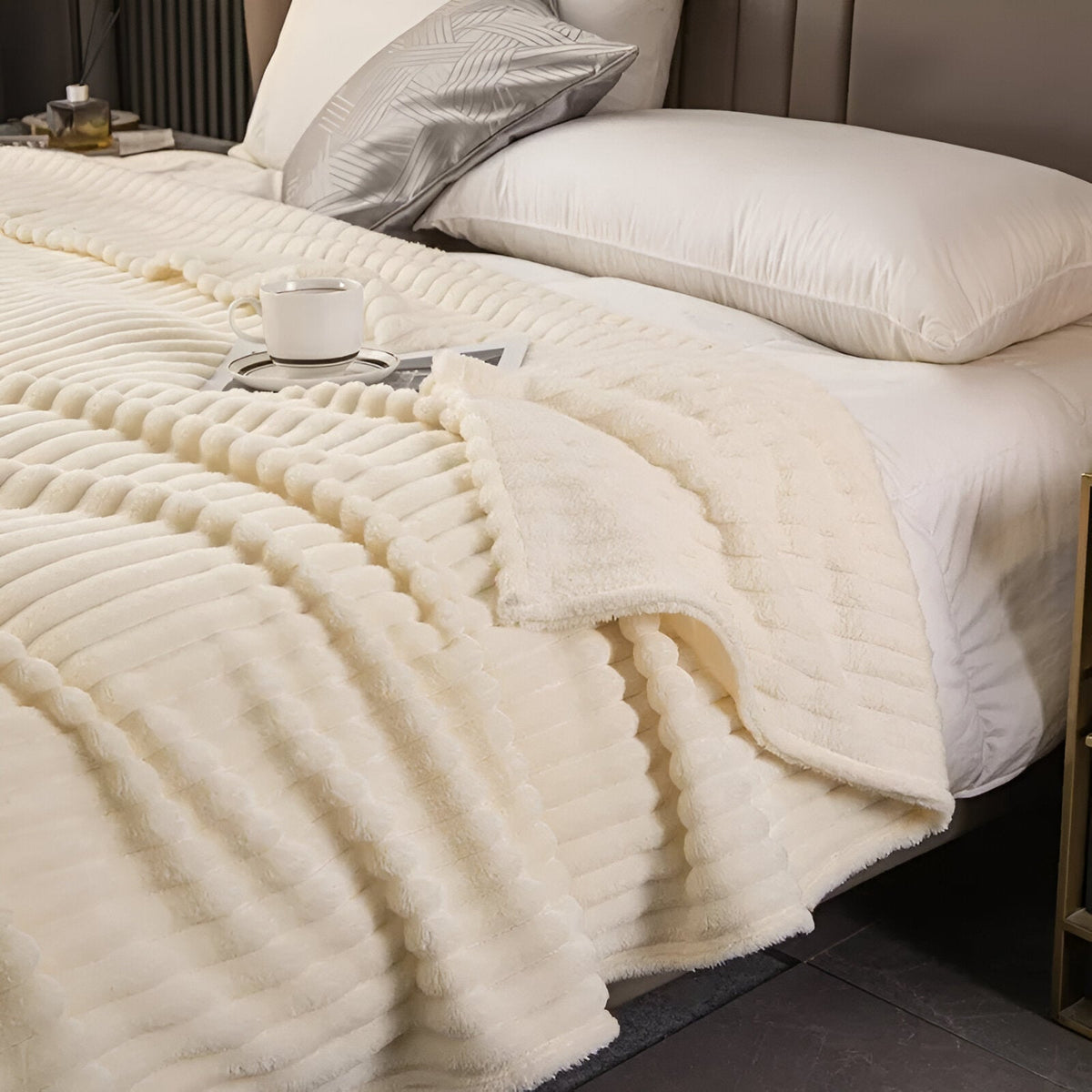 Mys Soft Fleece Blanket - Cosy Sofa & Bed Throw