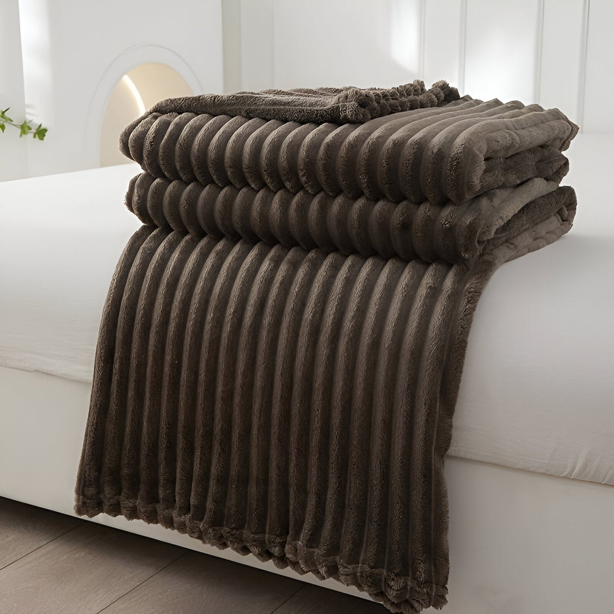 Mys Soft Fleece Blanket - Cosy Sofa & Bed Throw