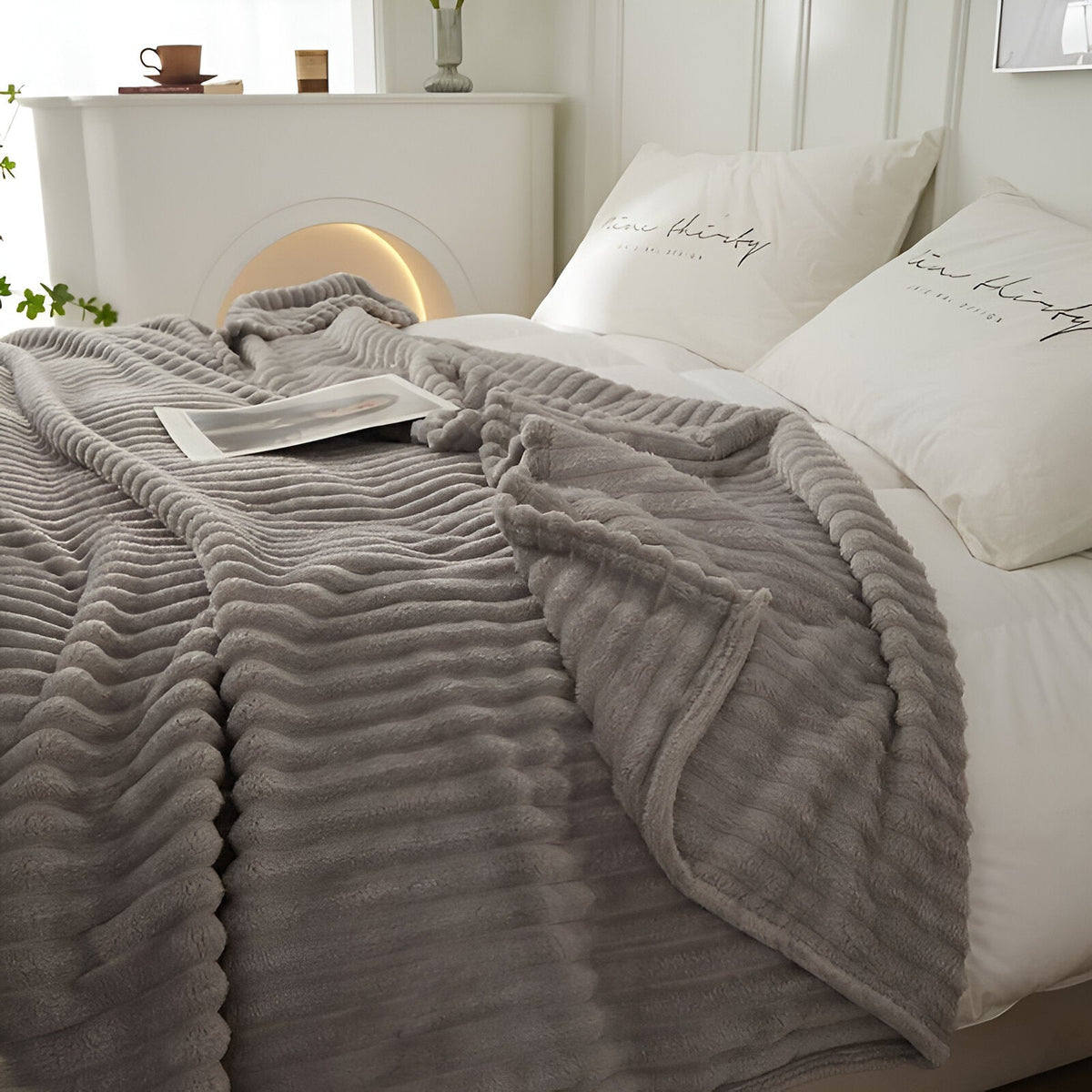 Mys Soft Fleece Blanket - Cosy Sofa & Bed Throw