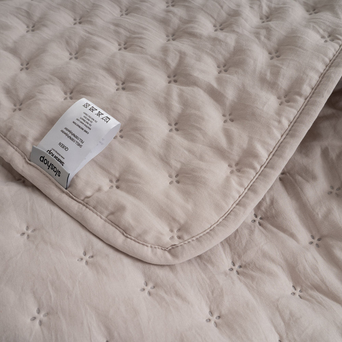 ShedShield Quilt Set - Pet Hair Repellent for Dogs/Cats Family